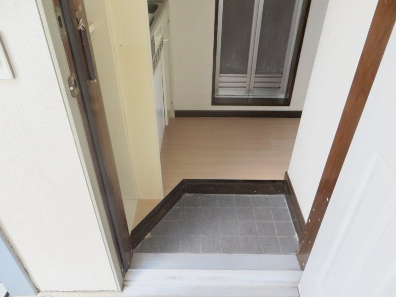 川崎市多摩区菅４丁目のアパートの玄関