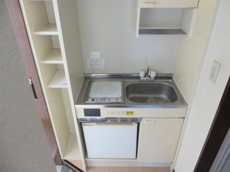 川崎市多摩区菅４丁目のアパートのキッチン