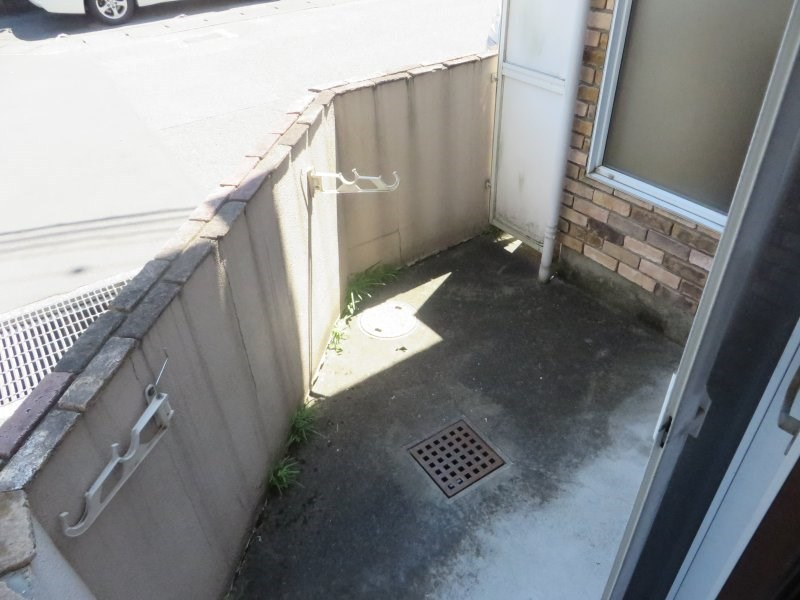 川崎市多摩区菅４丁目のアパートのバルコニー|洗濯機置場