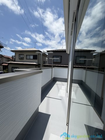 伊勢原市岡崎2期　新築戸建　全1棟1号棟のバルコニー