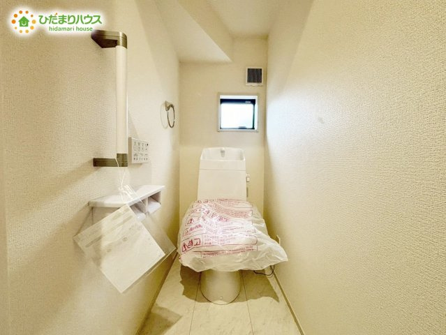 清水公園駅（独立戸建2棟）1号棟のトイレ|小窓が付いているので、トイレも明るい空間になっております♪							
