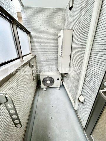 ウェルスクエア江坂のバルコニー
