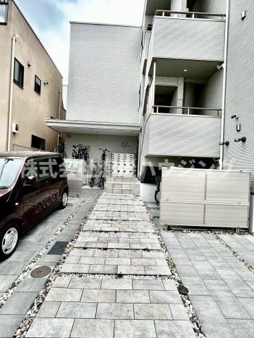 ウェルスクエア江坂のエントランス