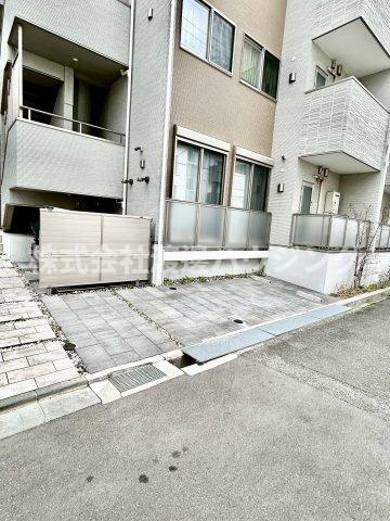 ウェルスクエア江坂の駐車場