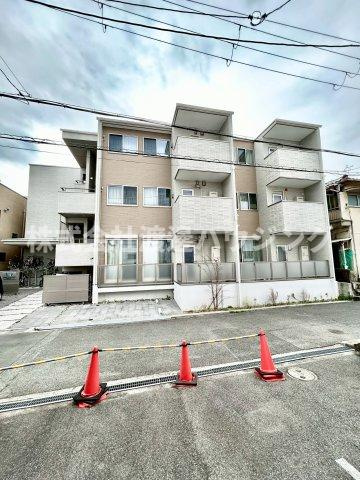 ウェルスクエア江坂の外観