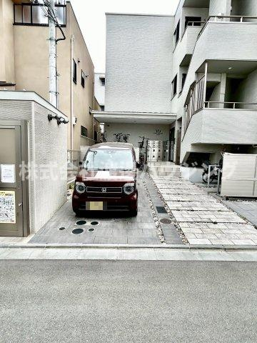 ウェルスクエア江坂の駐車場