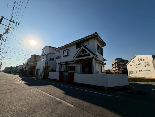 越谷市赤山町３丁目の売地の前面道路含む現地写真