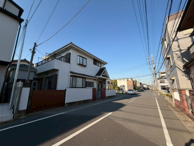 越谷市赤山町３丁目の売地の前面道路含む現地写真