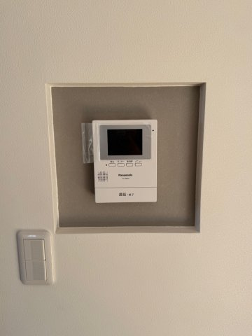 高知市朝倉本町1丁目　建売住宅のセキュリティ|壁面ニッチにすっきり収まるモニターホン。