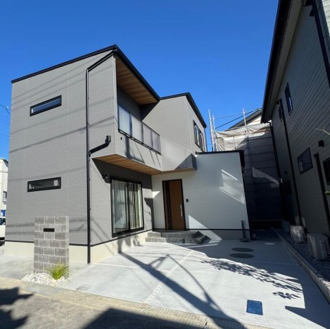 高知市朝倉本町1丁目　建売住宅の外観|スタイリッシュな外観が目を引く新築住宅！日当たり良好です。