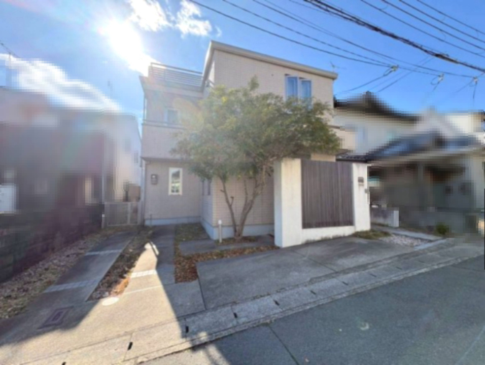 京都市右京区鳴滝中道町の前面道路含む現地写真|シンボルツリーがあり、四季によって変化を楽しめます(^^)/