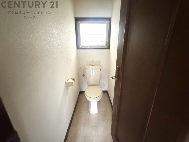 トイレにも窓があります☆