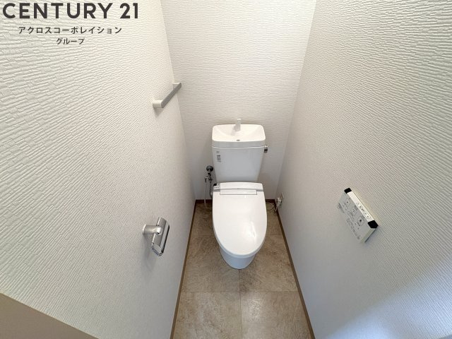 広めのトイレです