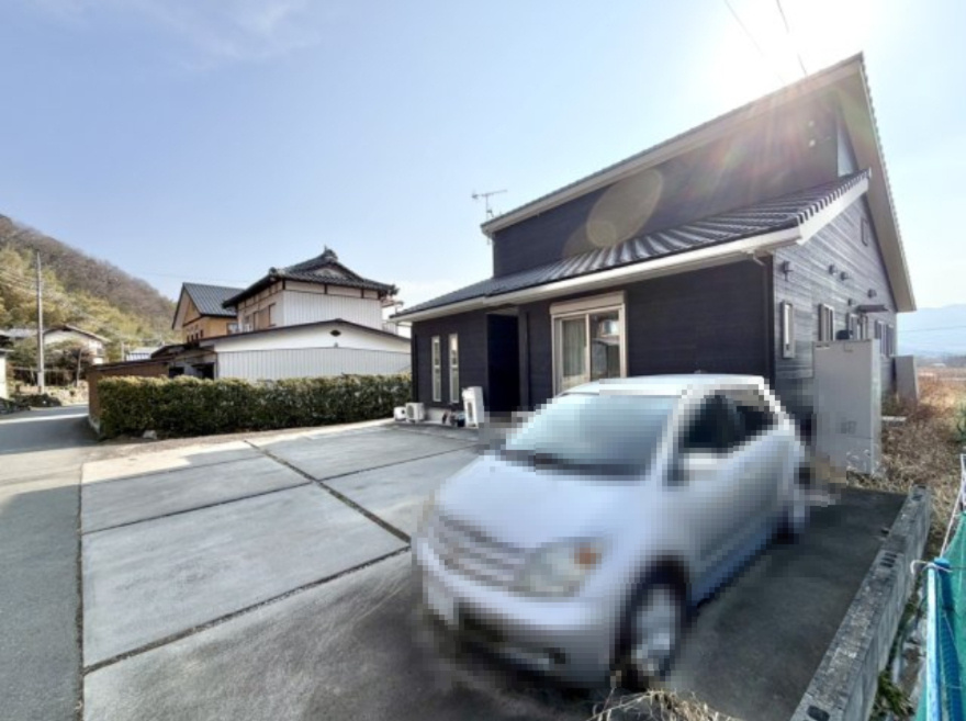 【中古戸建】富岡市君川の外観|■外観｜特徴のある個性的な住まいと美しい街並み、そして住みやすい環境を、ぜひ現地でご覧になりませんか。お気軽にお問合せください(^^)  