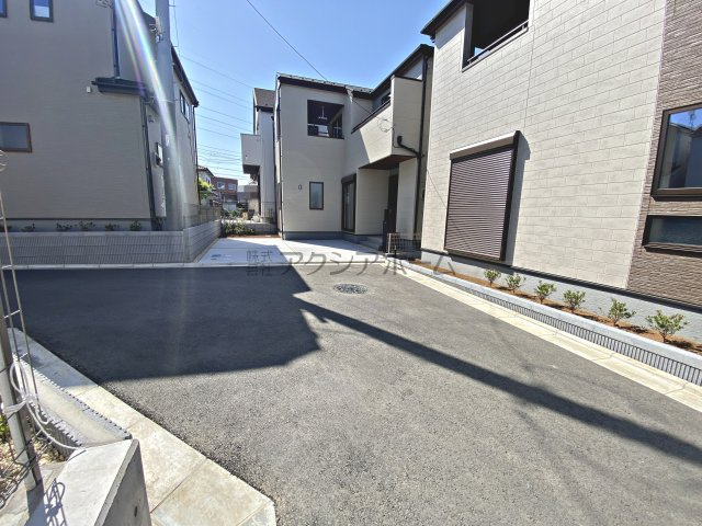 所沢市上新井1丁目・全6棟　新築一戸建　3号棟　の前面道路含む現地写真