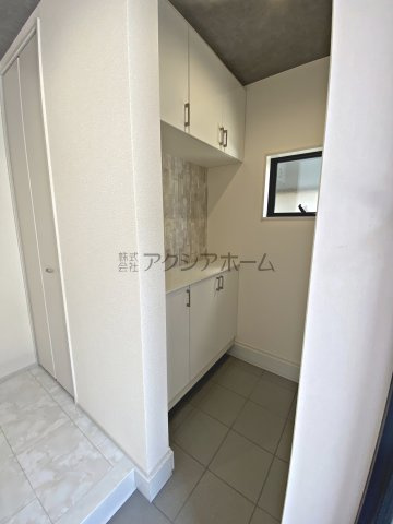 所沢市上新井1丁目・全6棟　新築一戸建　3号棟　の玄関