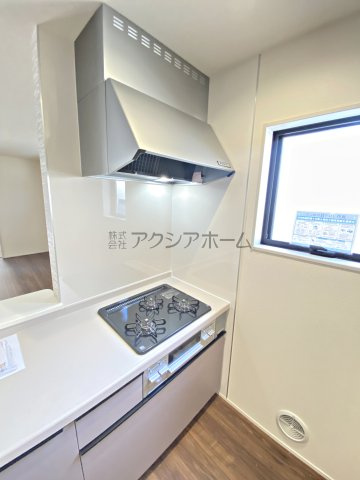 所沢市上新井1丁目・全6棟　新築一戸建　3号棟　のキッチン|3口コンロ・レンジフード