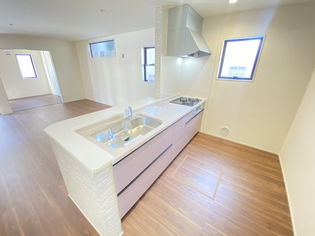 所沢市上新井1丁目・全6棟　新築一戸建　3号棟　のキッチン|家事動線のよい対面キッチン