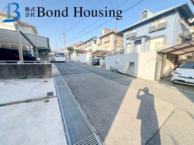 勝美住宅施工のこだわり注文住宅　天が岡　築7年の前面道路含む現地写真