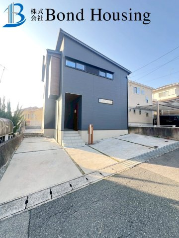 勝美住宅施工のこだわり注文住宅　天が岡　築7年の駐車場