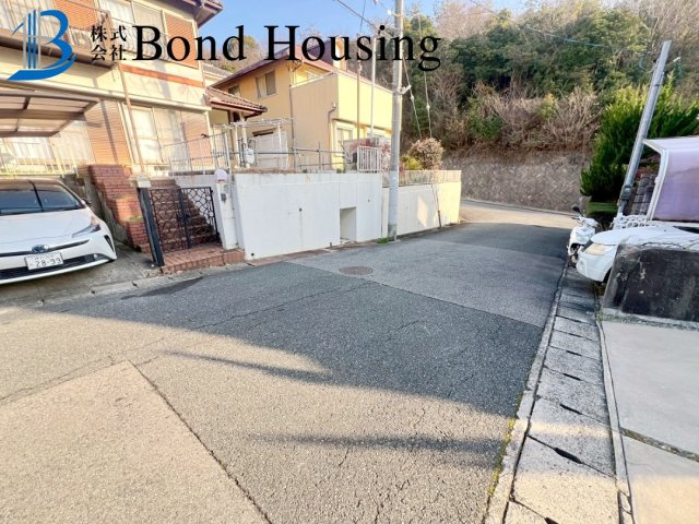 勝美住宅施工のこだわり注文住宅　天が岡　築7年の前面道路含む現地写真