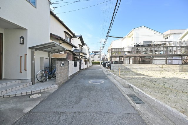 伊丹市南野北３丁目建築条件無し土地の前面道路含む現地写真|前面道路幅員4ｍ