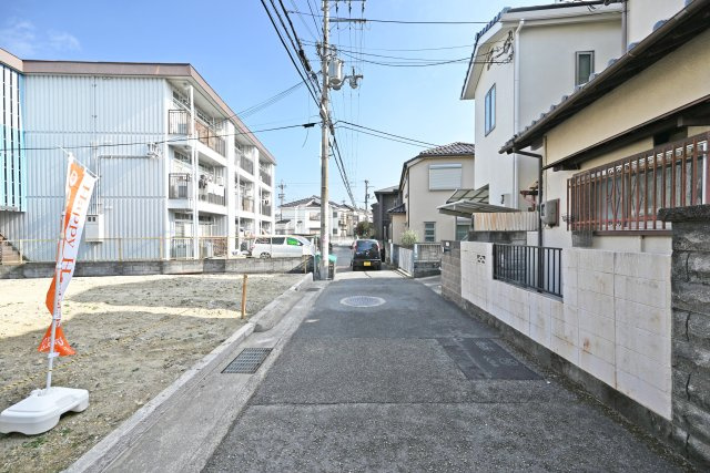 伊丹市南野北３丁目建築条件無し土地の前面道路含む現地写真|前面道路幅員4ｍ