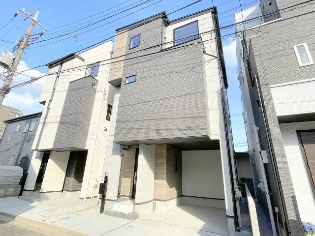 【外観】 | 三芳町藤久保　新築一戸建住宅　全2棟　(ふじみ野店) | 東武東上線「鶴瀬」駅徒歩13分。
4LDK＋車庫付の新築一戸建住宅です。