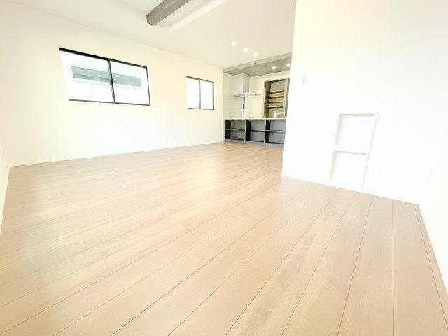 【居間・リビング】 | 三芳町藤久保　新築一戸建住宅　全2棟　(ふじみ野店) | マガジンラックもついており、趣味の場所にもピッタリ♪