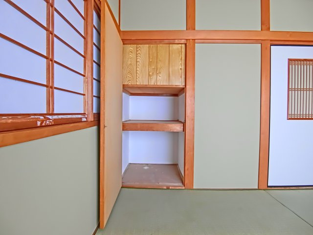 若松町4丁目貸家の収納