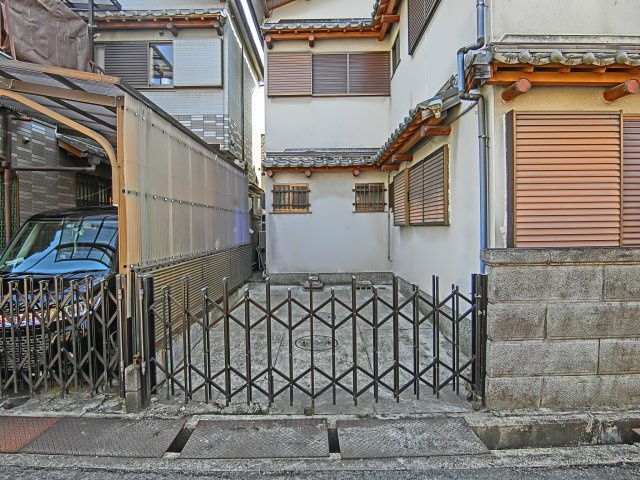 若松町4丁目貸家の駐車場