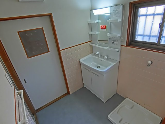 若松町4丁目貸家の独立洗面台