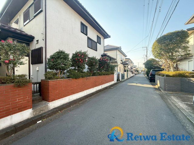 売地　茅ヶ崎市高田4丁目の前面道路含む現地写真