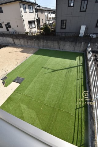 ハートフルタウン 　ひたちなか市足崎1474番　Aの庭|現在は人工芝を敷いてあります。家庭菜園に挑戦したり季節の花を育てるなど、毎日の暮らしに潤いをくれるお庭です。
