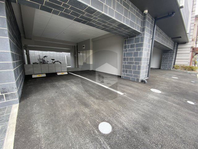 エストワン東大阪の駐車場