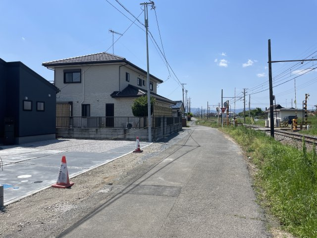 【前面道路含む現地写真】 | 深谷市田中第3　リーブルガーデン　新築戸建　全3棟　1号棟 | 
