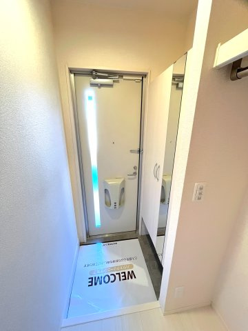 D-ROOMハピネス B棟の玄関