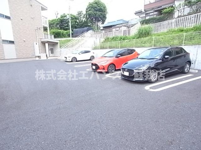 【駐車場】 | サンモールわかば | 駐車場があるので、車を買う予定の方も安心です