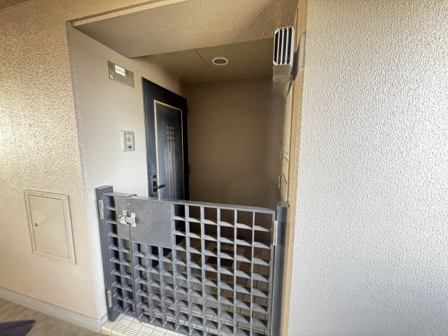 ベルメゾン末広の玄関|ベルメゾン末広