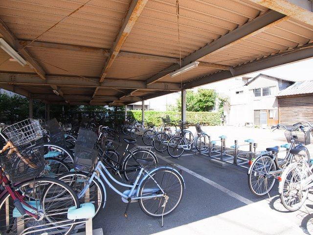 ベルメゾン末広の駐車場