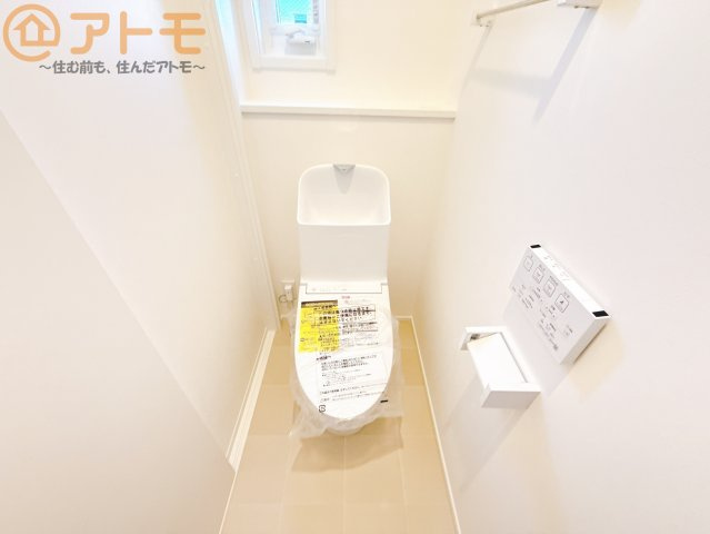 【トイレ】 | 清水区北矢部町一丁目　新築戸建　3号棟 | 常に便座を温かく保ってくれる温水洗浄便座です。冬場でも安心して座ることができますね♪
