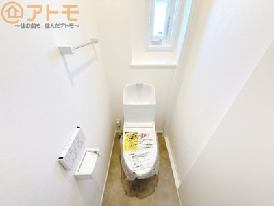 【トイレ】 | 清水区北矢部町一丁目　新築戸建　1号棟 | 窓もあって換気もしっかりできる清潔感のあるトイレです♪