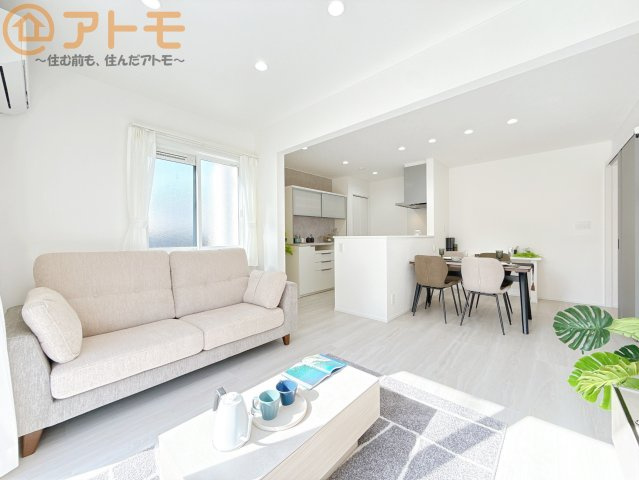 【居間・リビング】 | 清水区北矢部町一丁目　新築戸建　1号棟 | 家族団らんのイメージは、リビングを思い浮かべませんか？リビングこそ広々としたお部屋が良いですね♪