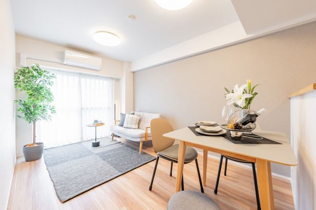 エンゼルハイム十日市場の居間・リビング