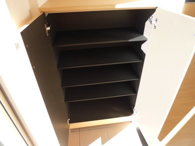 ロココ・モダン舞高の玄関|玄関