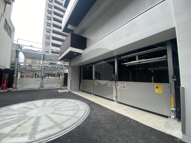 S-RESIDENCE小阪azureの駐車場