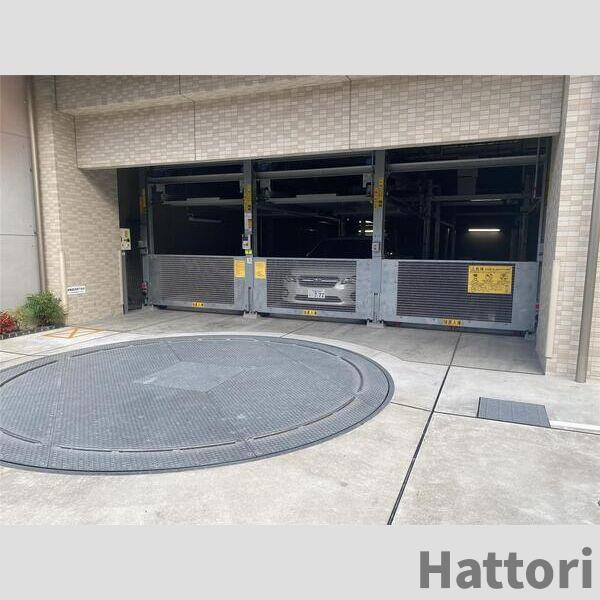 S-RESIDENCE江坂Eminenceの駐車場