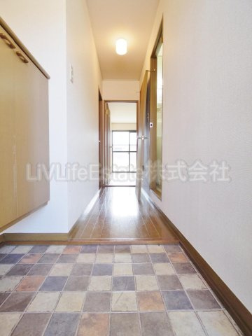 ジュネスハイムⅡ棟の玄関