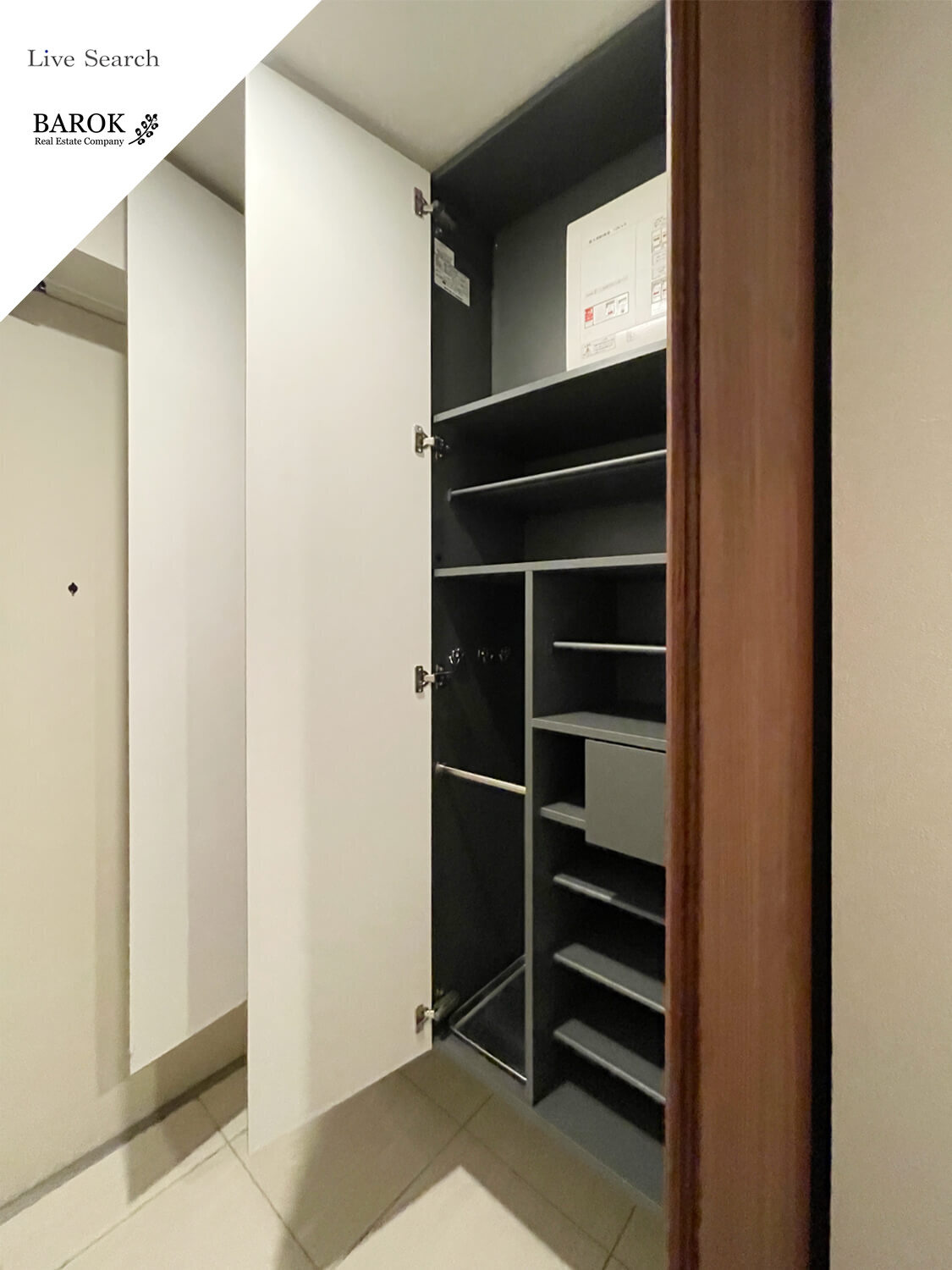 パークホームズ六本松フォレストクロスの玄関