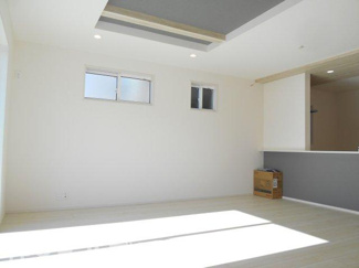 【居間・リビング】 | 郡山市本町2丁目新築一戸建て2棟 | こちらのリビングで趣味の時間をお楽しみください